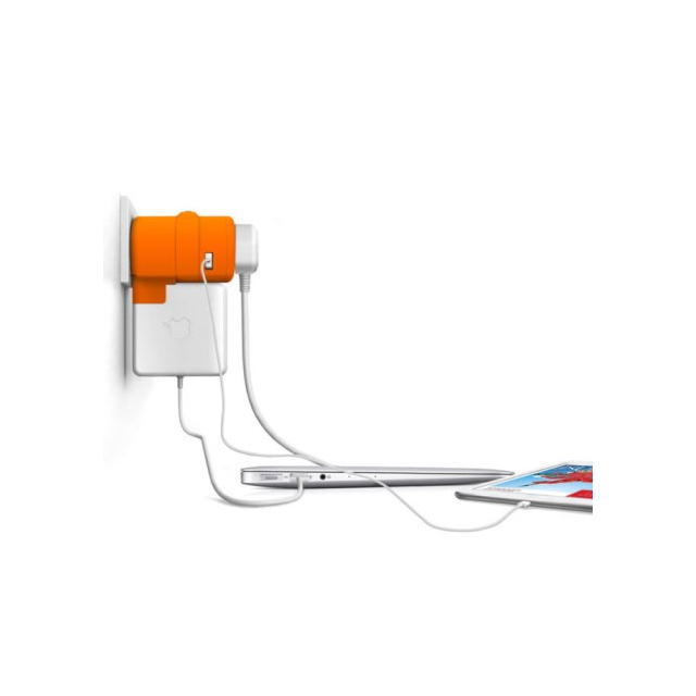 Oneadaptr PA-OAT-2WH Twist Plus World Adapter & 12W USB Charger White