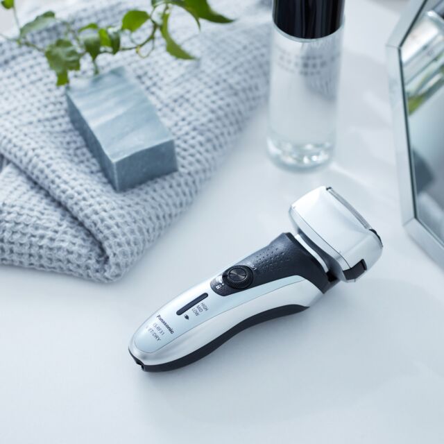 Panasonic ES-RF31-S511 Electric Shaver (Rechargeable Type)