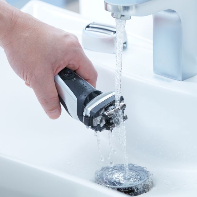Panasonic ES-RF31-S511 Electric Shaver (Rechargeable Type)
